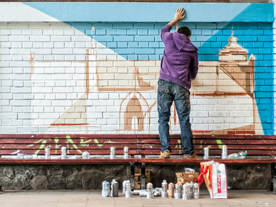 Julisteiden ja graffitien merkitykset urbaanissa maisemassa